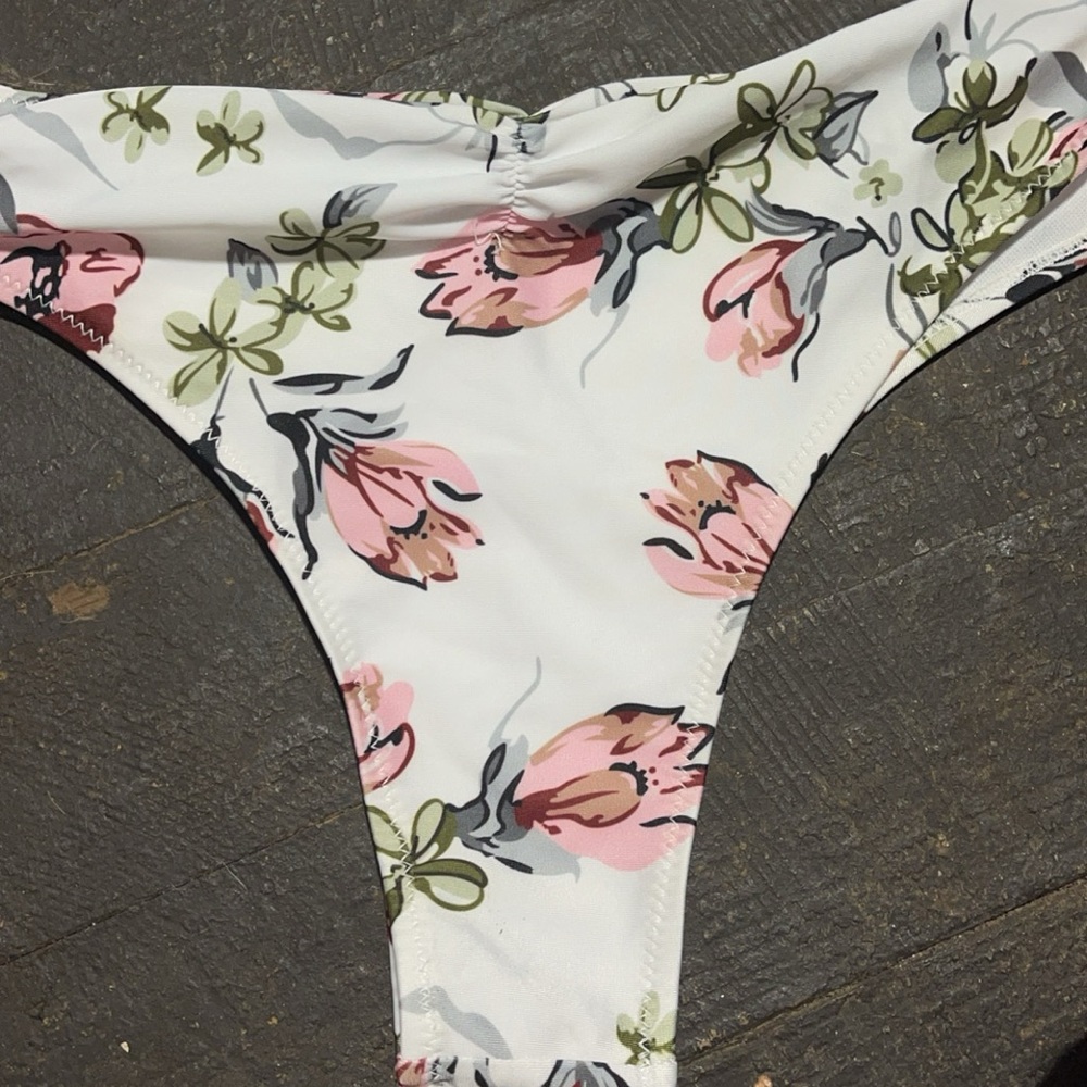 Bathing suit bottoms dosent come with top size medium floral pattern on it